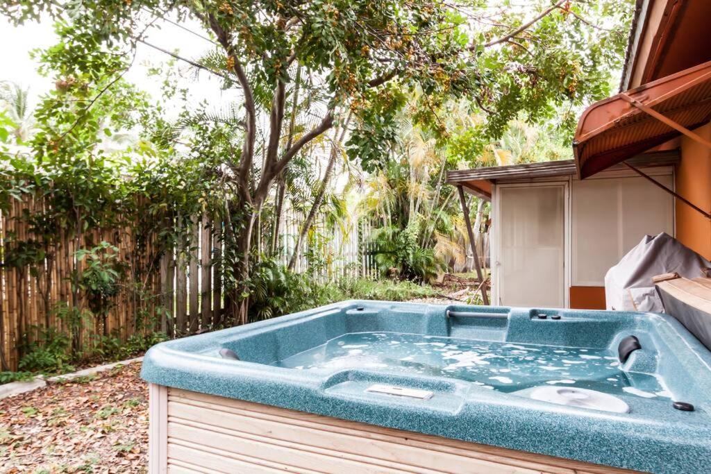Comfortable Home, 7 Min Walk To Beach, Hot Tub, ポンパノビーチ エクステリア 写真